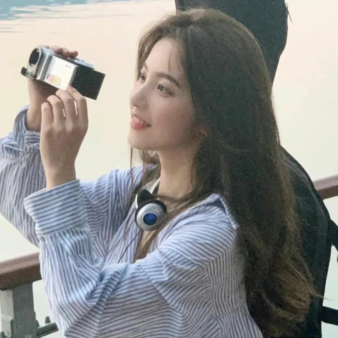 梧桐深院锁清秋